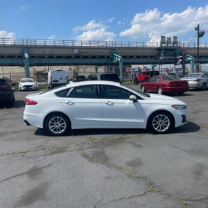 FORD FUSION SE - 10
