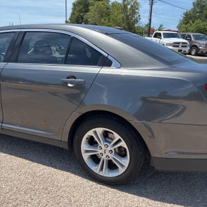 FORD TAURUS SE - 6