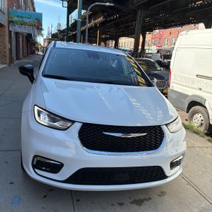 صورة 14 لـ 2025 Chrysler PACIFICA SELECT