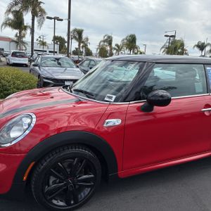 صورة 2 لـ 2015 MINI HARDTOP 2 DOOR COOPER S