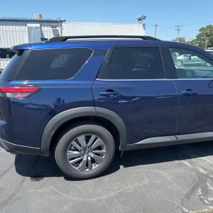 2025 Nissan PATHFINDER SV 照片 9