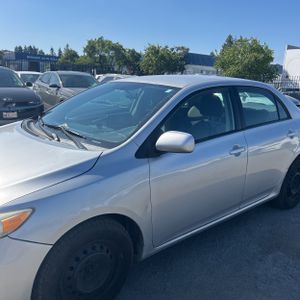 Toyota Corolla LE - 2