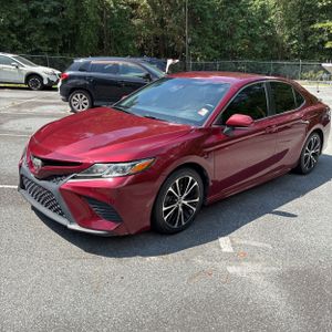 2018 Toyota CAMRY SE photo 1