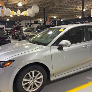 2025 Toyota CAMRY LE 照片 2