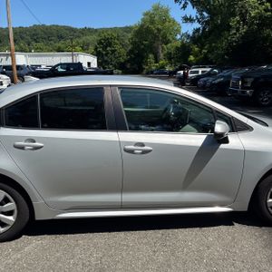2021 Toyota COROLLA LE thumbnail 11