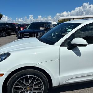2018 Porsche MACAN BASE — фото 2