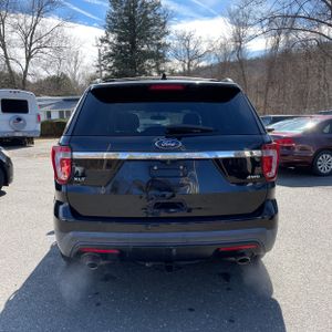 FORD EXPLORER XLT - 7