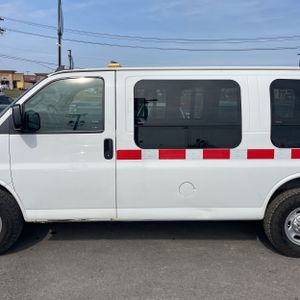 CHEVROLET EXPRESS 2500 - 4