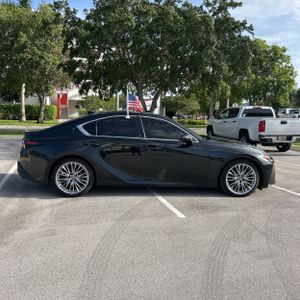 2025 Lexus IS 300 BASE — фото 10