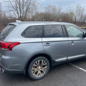 MITSUBISHI OUTLANDER SE - 9