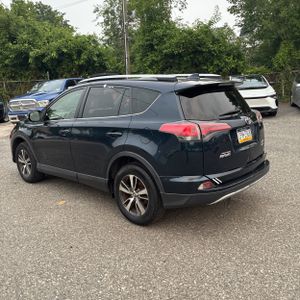 2017 Toyota RAV4 XLE — фото 5