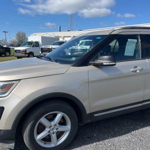 FORD EXPLORER XLT - 2