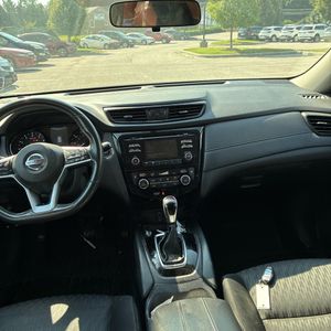 2017 Nissan ROGUE SV — фото 34