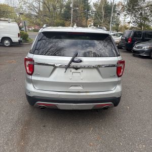 FORD EXPLORER XLT - 7