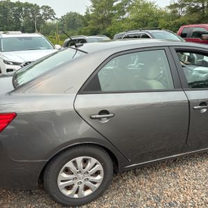 صورة 9 لـ 2013 KIA FORTE EX