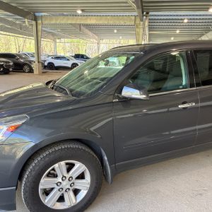 CHEVROLET TRAVERSE LT - 2