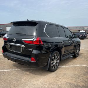 صورة 8 لـ 2020 Lexus LX 570 THREE-ROW