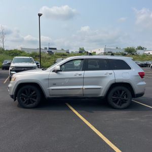 2011 JEEP GRAND CHEROKEE LAREDO photo 3