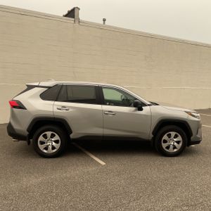 2025 Toyota RAV4 LE 照片 10