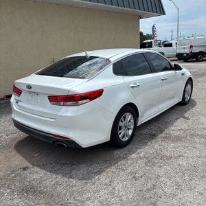 KIA OPTIMA LX - 8