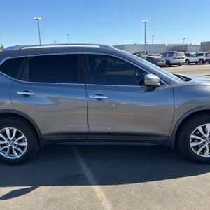 2017 Nissan ROGUE SV 缩略图 11