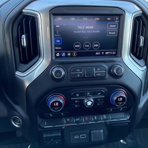 صورة 37 لـ 2020 Chevrolet SILVERADO 1500 RST