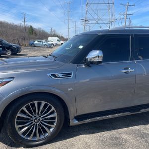 INFINITI QX80 Base - 2
