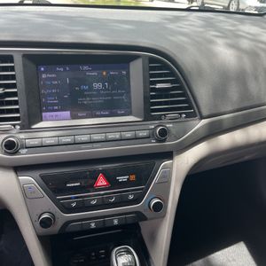 2018 Hyundai ELANTRA SEL — миниатюра 35