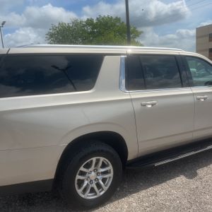 CHEVROLET SUBURBAN LT - 9