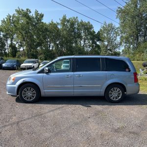 صورة 3 لـ 2016 Chrysler TOWN & COUNTRY TOURING-L