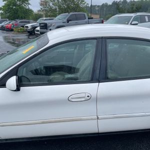 FORD TAURUS SE - 4