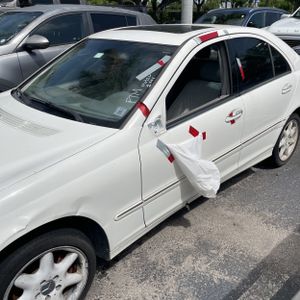 2005 Mercedes-BENZ C-CLASS photo 2
