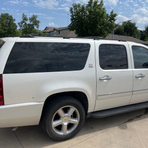 CHEVROLET SUBURBAN - 9