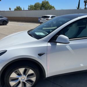 TESLA MODEL Y LONG RANGE - 2