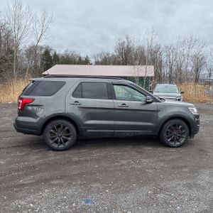 FORD EXPLORER XLT - 10