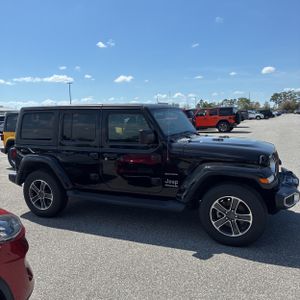 JEEP WRANGLER 4-DOOR SAHARA - 10