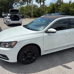 VOLKSWAGEN PASSAT 1.8T S - 2