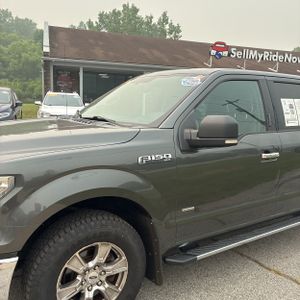 2016 FORD F-150 XLT photo 2