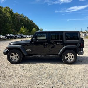صورة 3 لـ 2017 JEEP WRANGLER UNLIMITED SPORT