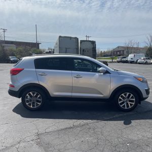 KIA SPORTAGE LX - 10