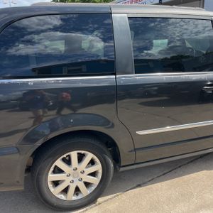 CHRYSLER TOWN AND COUNTRY TOURING - 9