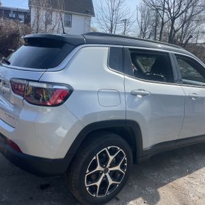 JEEP COMPASS LIMITED 4X4 - 9