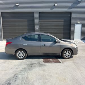 2014 Nissan VERSA SV photo 10