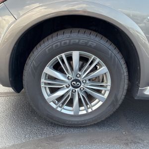 2019 Infiniti QX80 LUXE — фото 17
