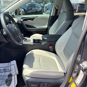 2019 Toyota RAV4 XLE PREMIUM — фото 32