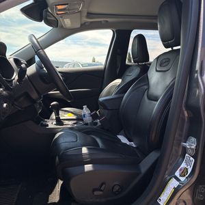 صورة مصغرة 32 لـ 2019 JEEP CHEROKEE OVERLAND