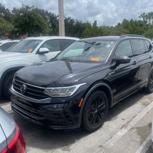 صورة 1 لـ 2022 Volkswagen TIGUAN SE R-LINE BLACK