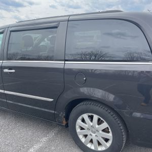 CHRYSLER TOWN AND COUNTRY TOURING - 6