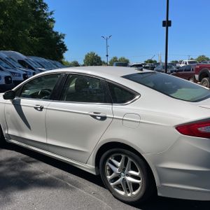 FORD FUSION SE - 6