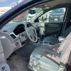 2017 Chevrolet TRAVERSE LS — миниатюра 32